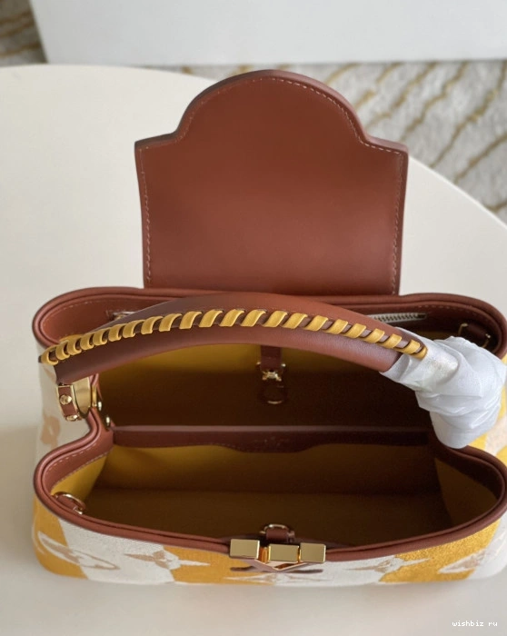 WIS BB CAPUCINES LOUIS VUITTON 0817